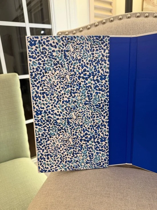 Lilly Pulitzer Clipboard Folio in ‘Have It Both Rays’ Pattern - Picture 3 of 7